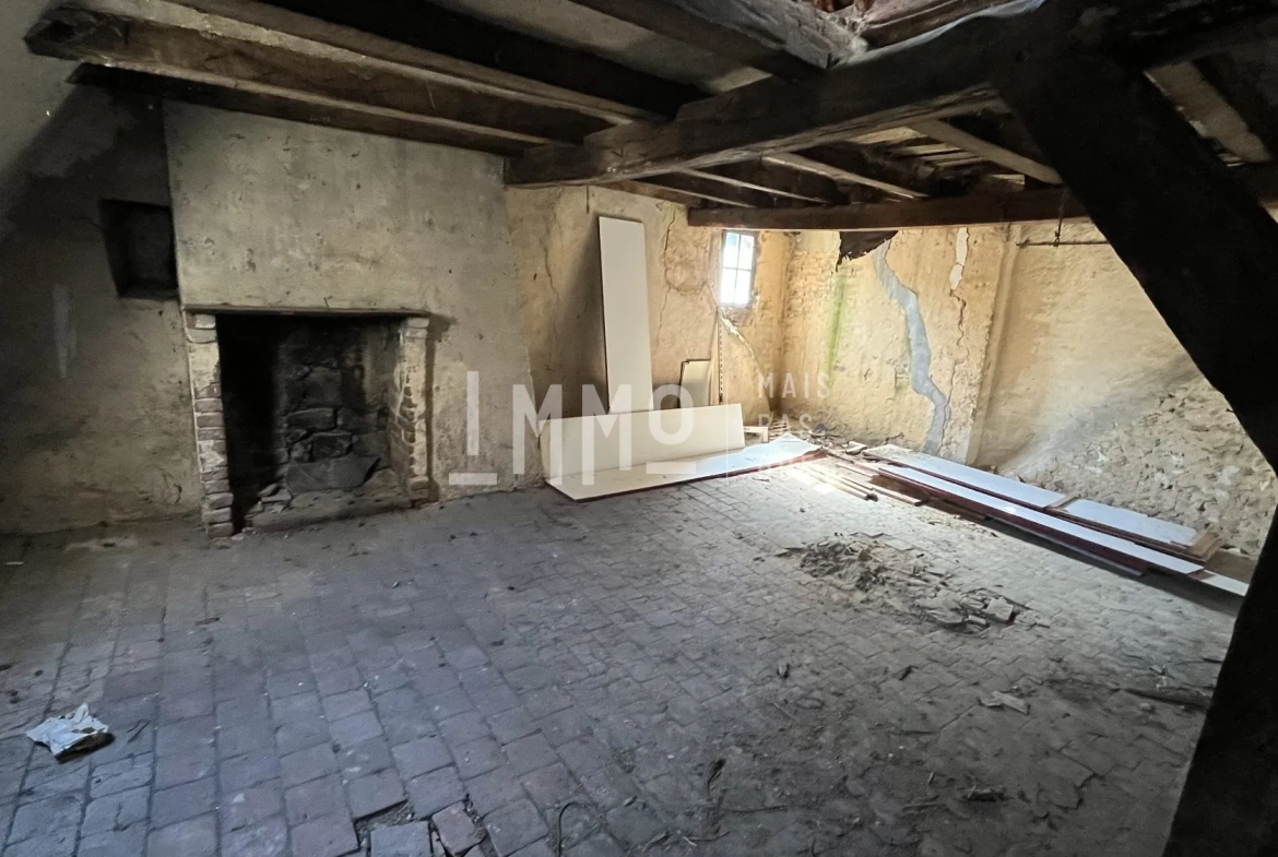 Investissez dans un lot de deux immeubles à Saint-Calais – Opportunité rare 
