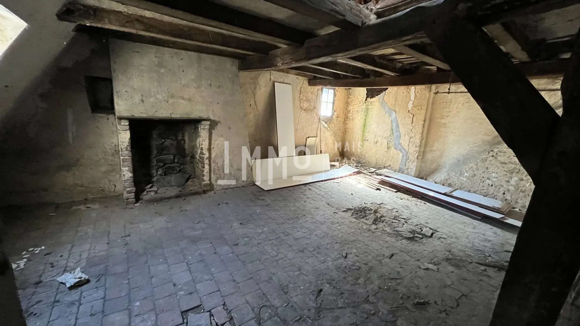 Investissez dans un lot de deux immeubles à Saint-Calais – Opportunité rare 