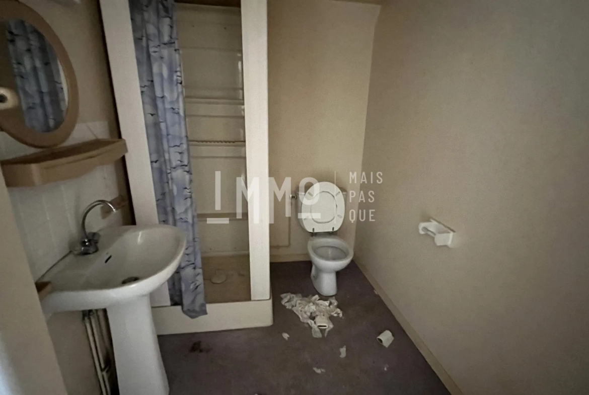Investissez dans un lot de deux immeubles à Saint-Calais – Opportunité rare 