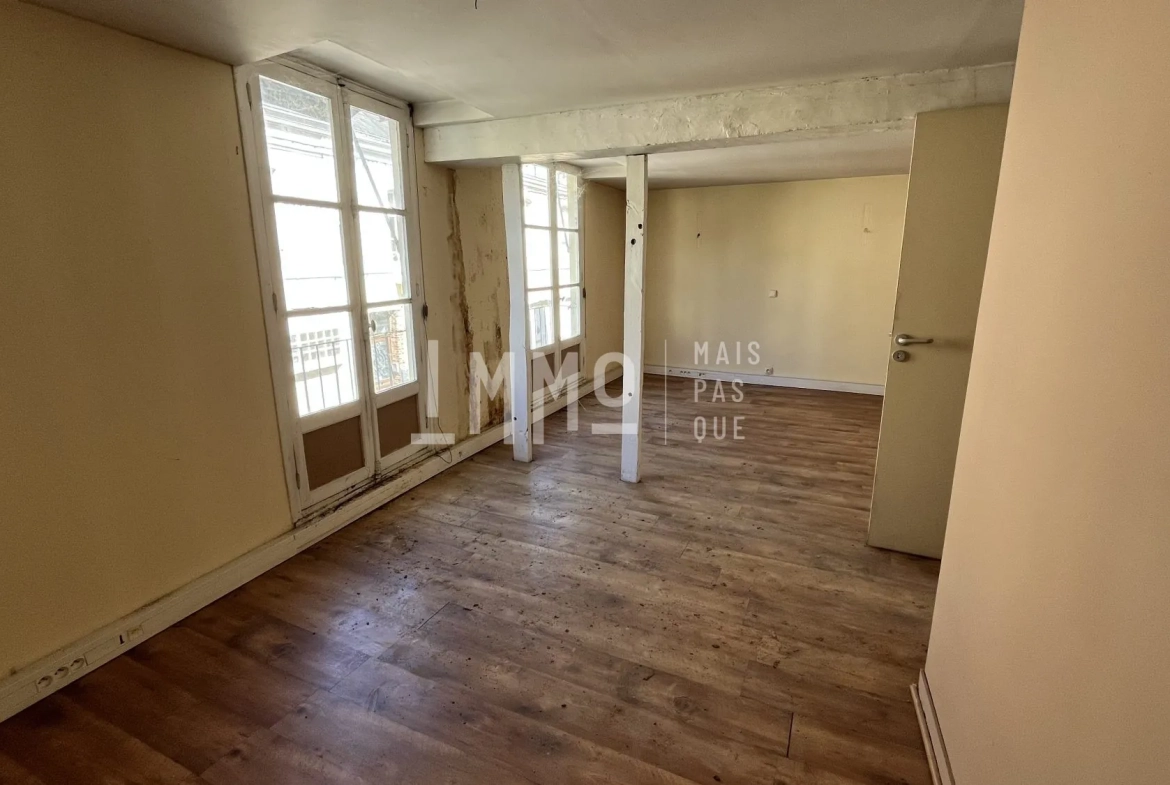 Investissez dans un lot de deux immeubles à Saint-Calais – Opportunité rare 