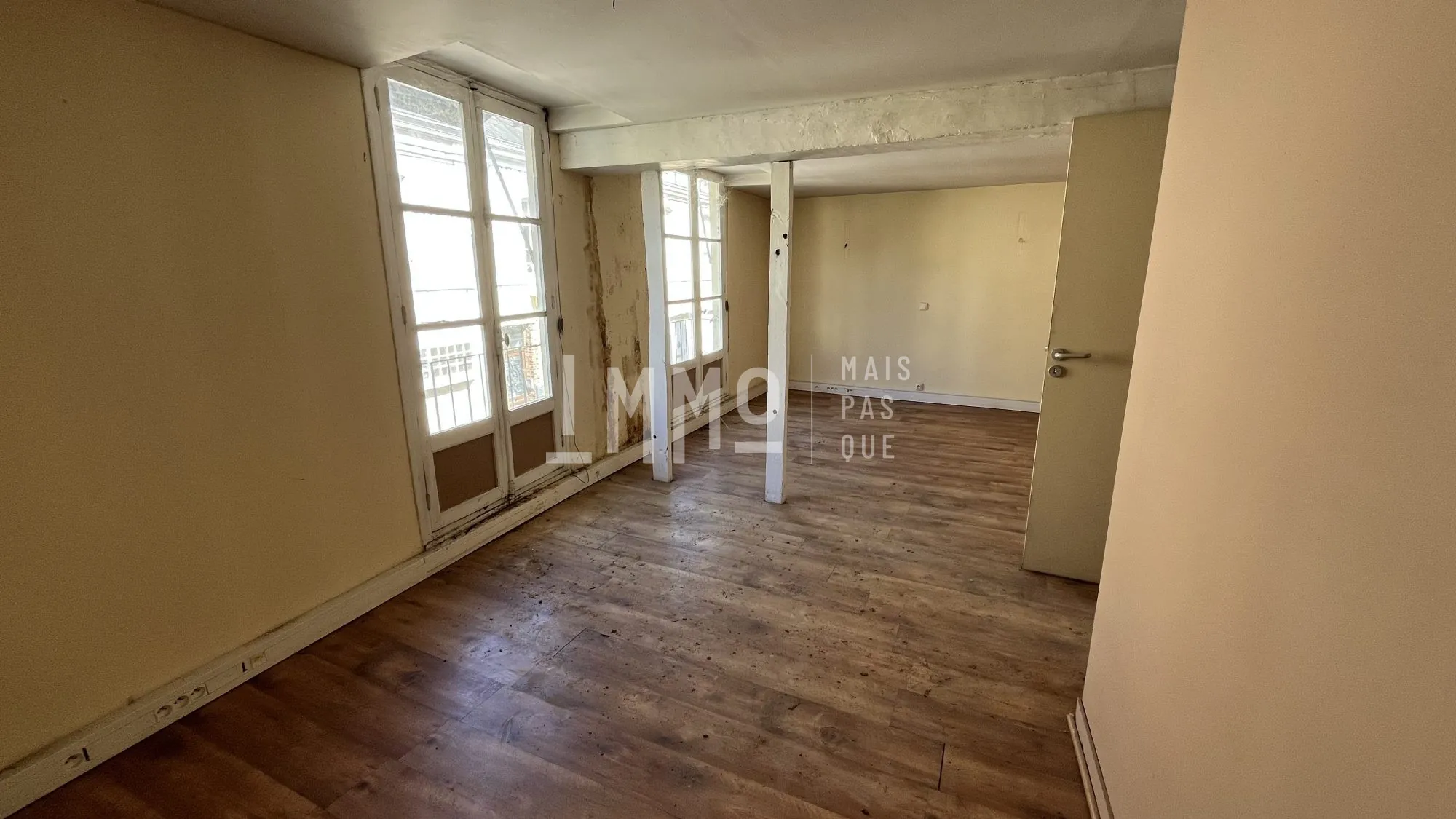 Investissez dans un lot de deux immeubles à Saint-Calais – Opportunité rare 