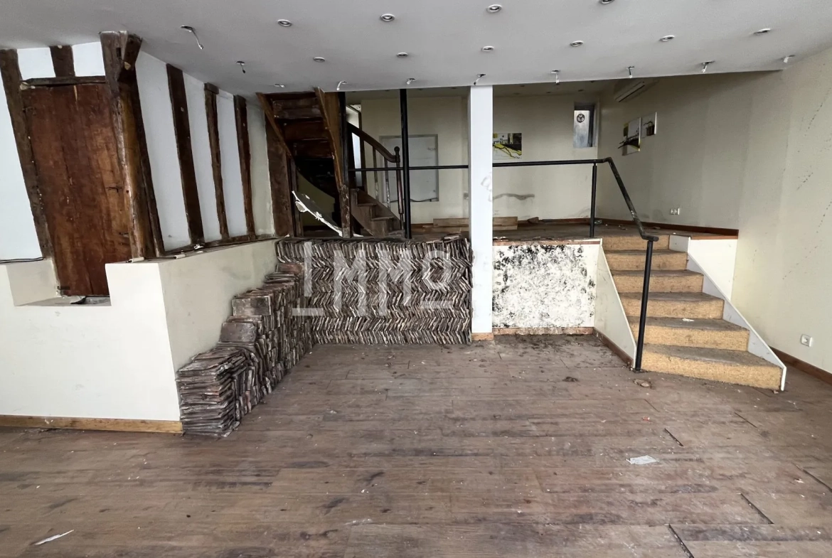 Investissez dans un lot de deux immeubles à Saint-Calais – Opportunité rare 