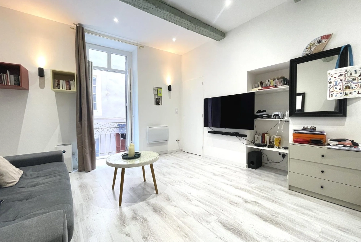 Appartement T2 rénové et meublé de 38 m² en centre-ville de Nîmes 