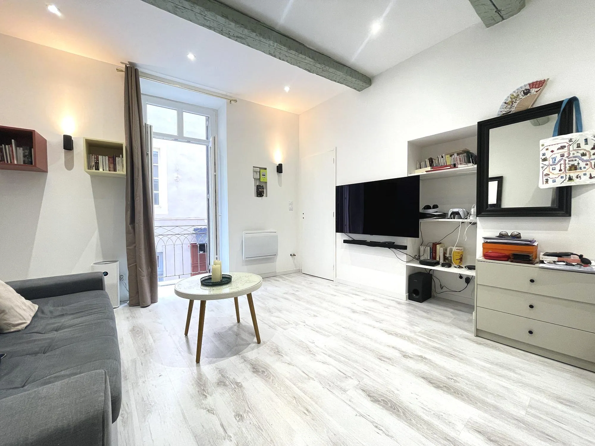Appartement T2 rénové et meublé de 38 m² en centre-ville de Nîmes 