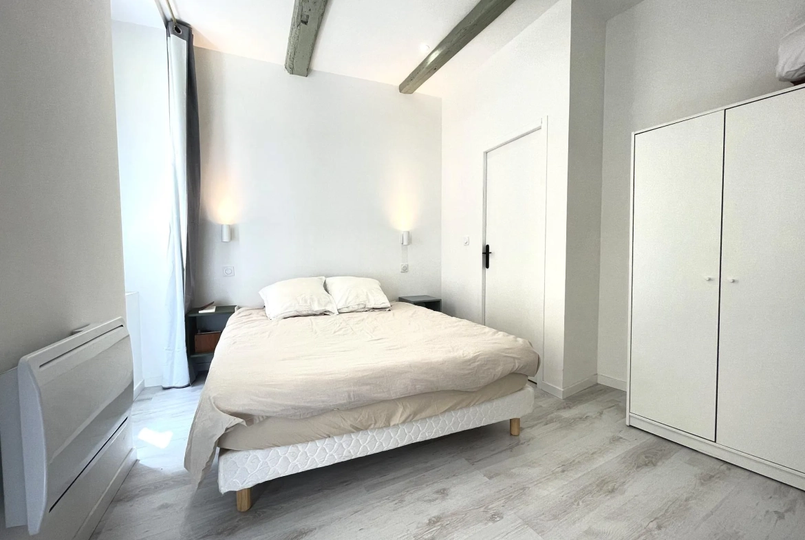 Appartement T2 rénové et meublé de 38 m² en centre-ville de Nîmes 