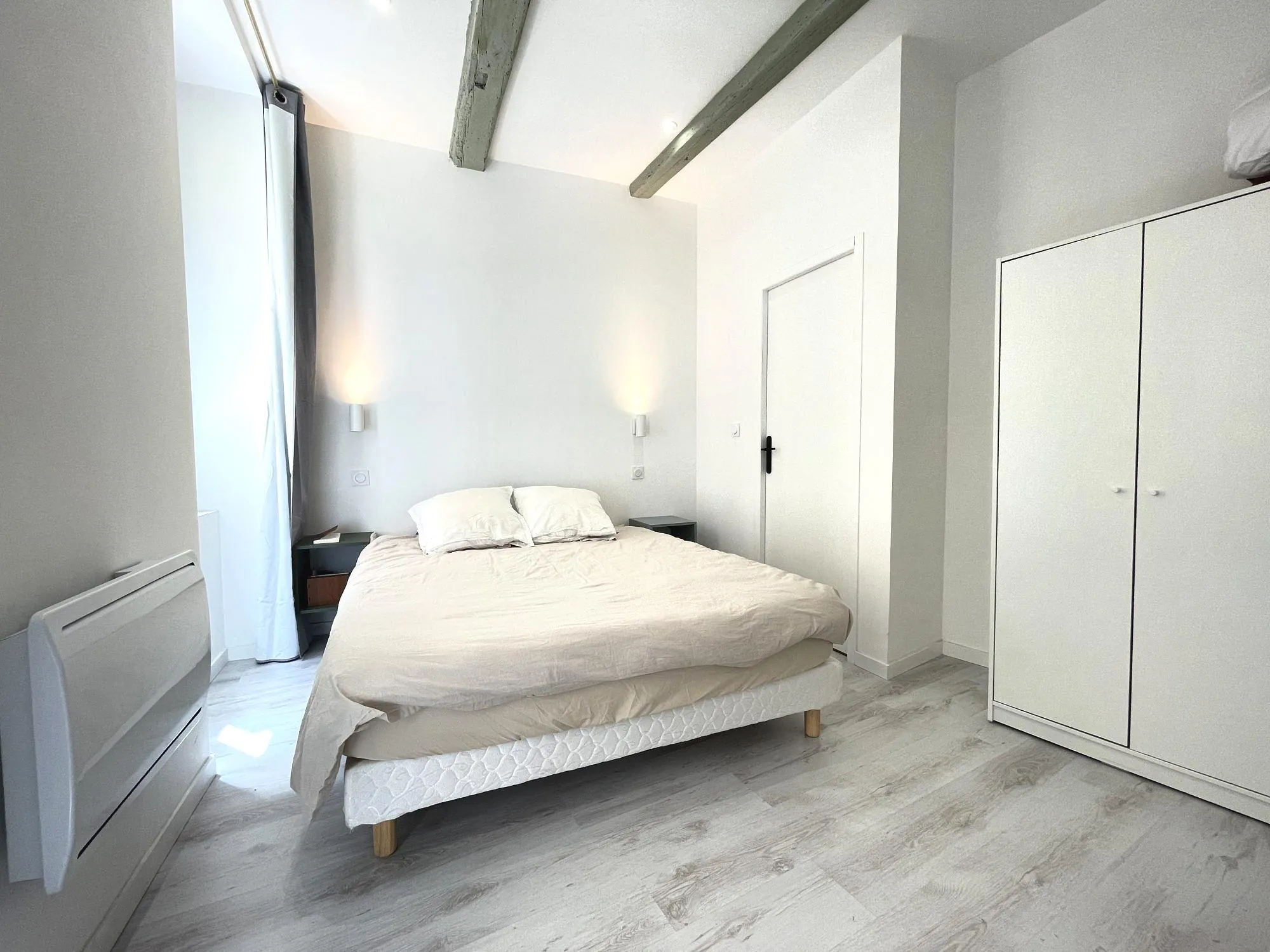 Appartement T2 rénové et meublé de 38 m² en centre-ville de Nîmes 