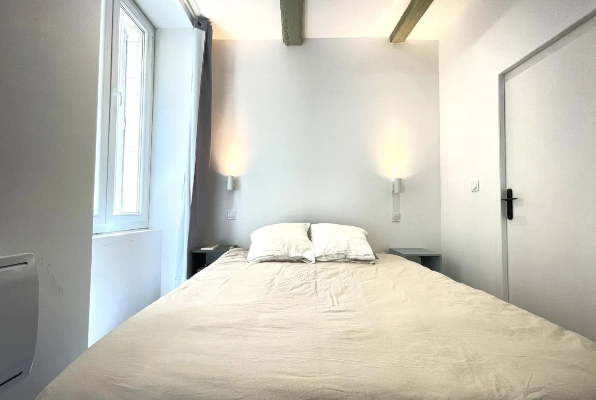 Appartement T2 rénové et meublé de 38 m² en centre-ville de Nîmes 