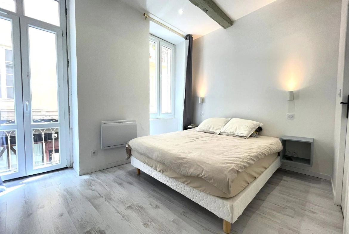 Chambre - appartement T2 centre ville Nîmes Appartement T2 rénové et meublé de 38 m² en centre-ville de Nîmes 