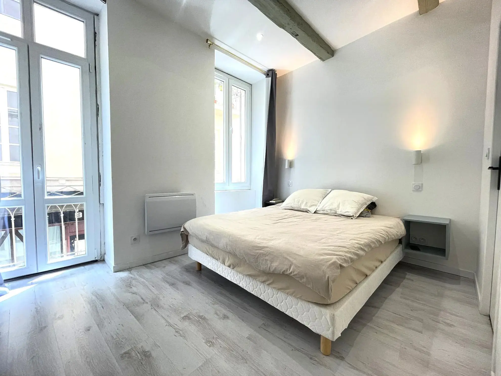 Chambre - appartement T2 centre ville Nîmes Appartement T2 rénové et meublé de 38 m² en centre-ville de Nîmes 