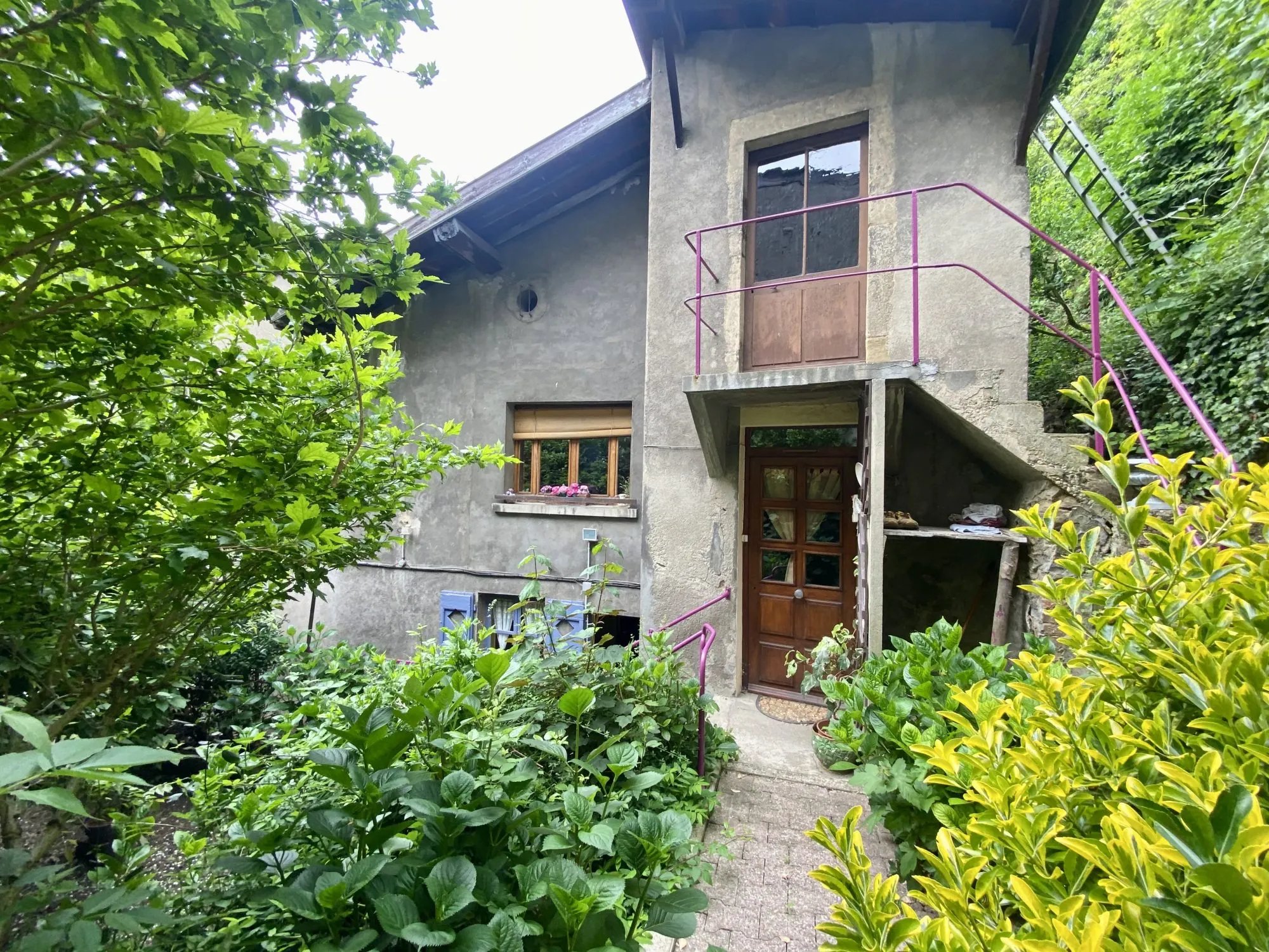 Maison à vendre à Vienne avec garage et terrasse, à rénover 