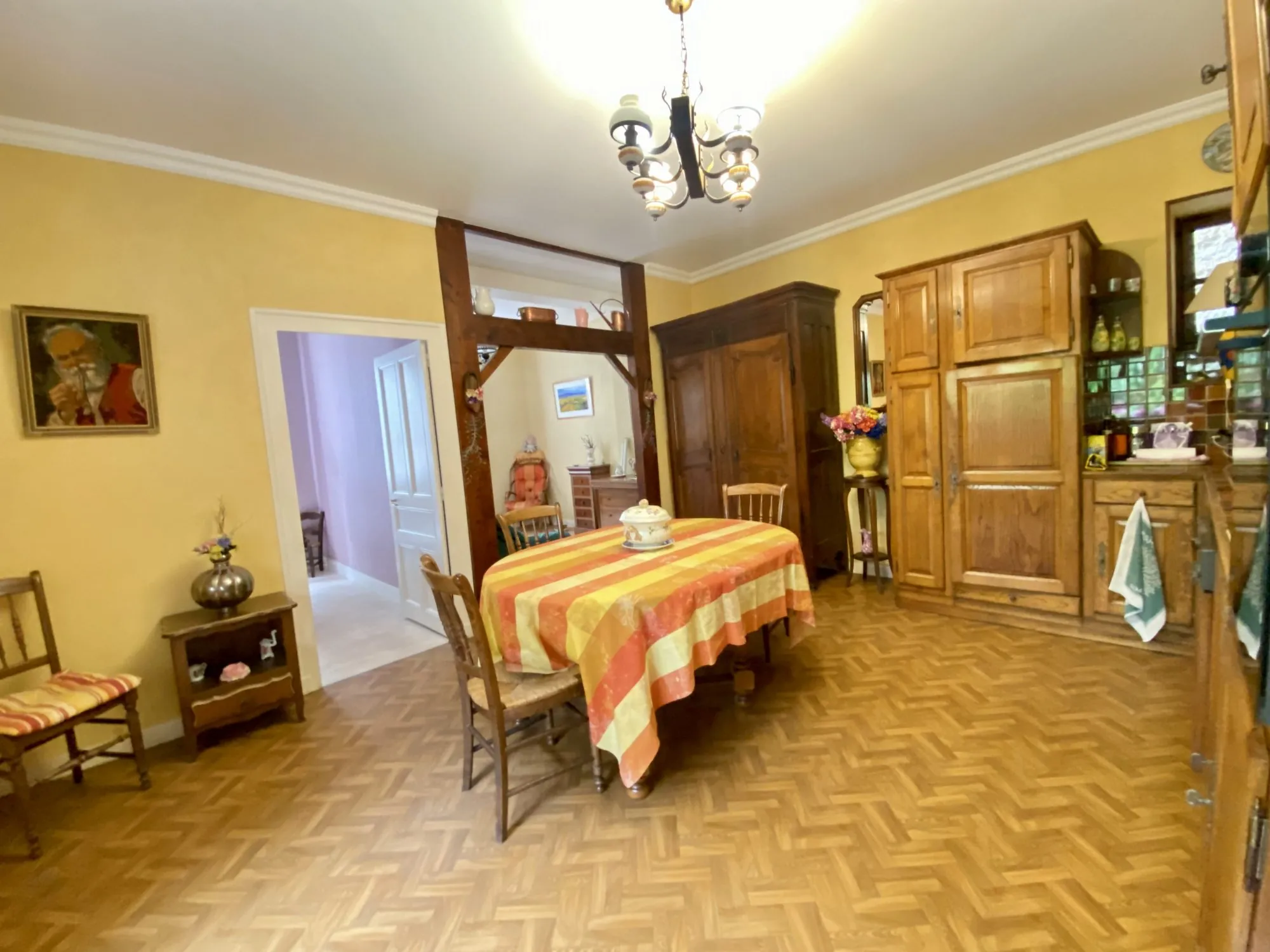 Maison à vendre à Vienne avec garage et terrasse, à rénover 