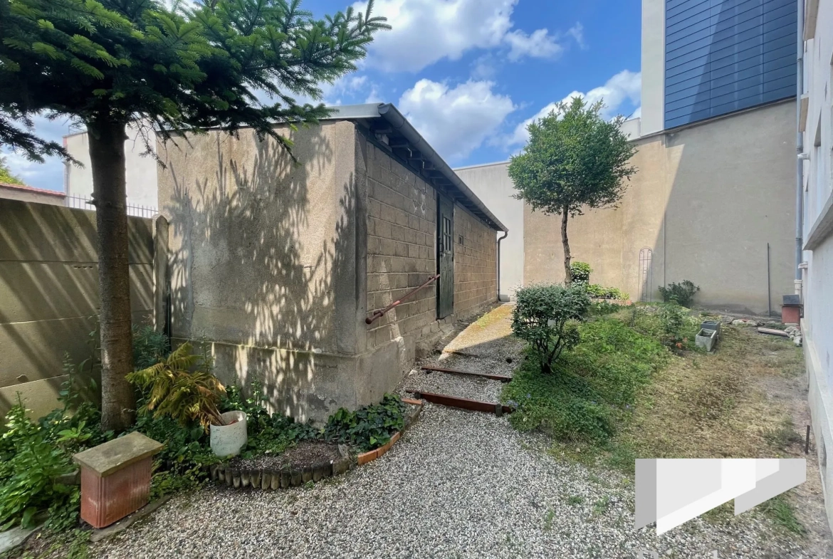 Appartement T3 rénové à vendre à Orléans, proche gare et commerces 