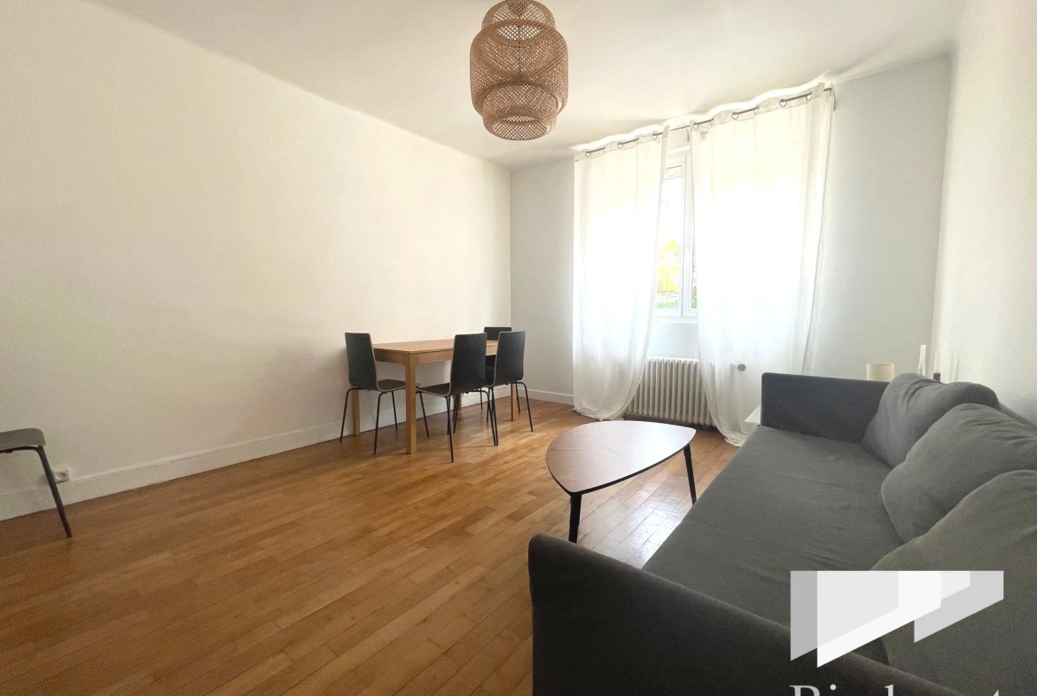 Appartement T3 rénové à vendre à Orléans, proche gare et commerces 