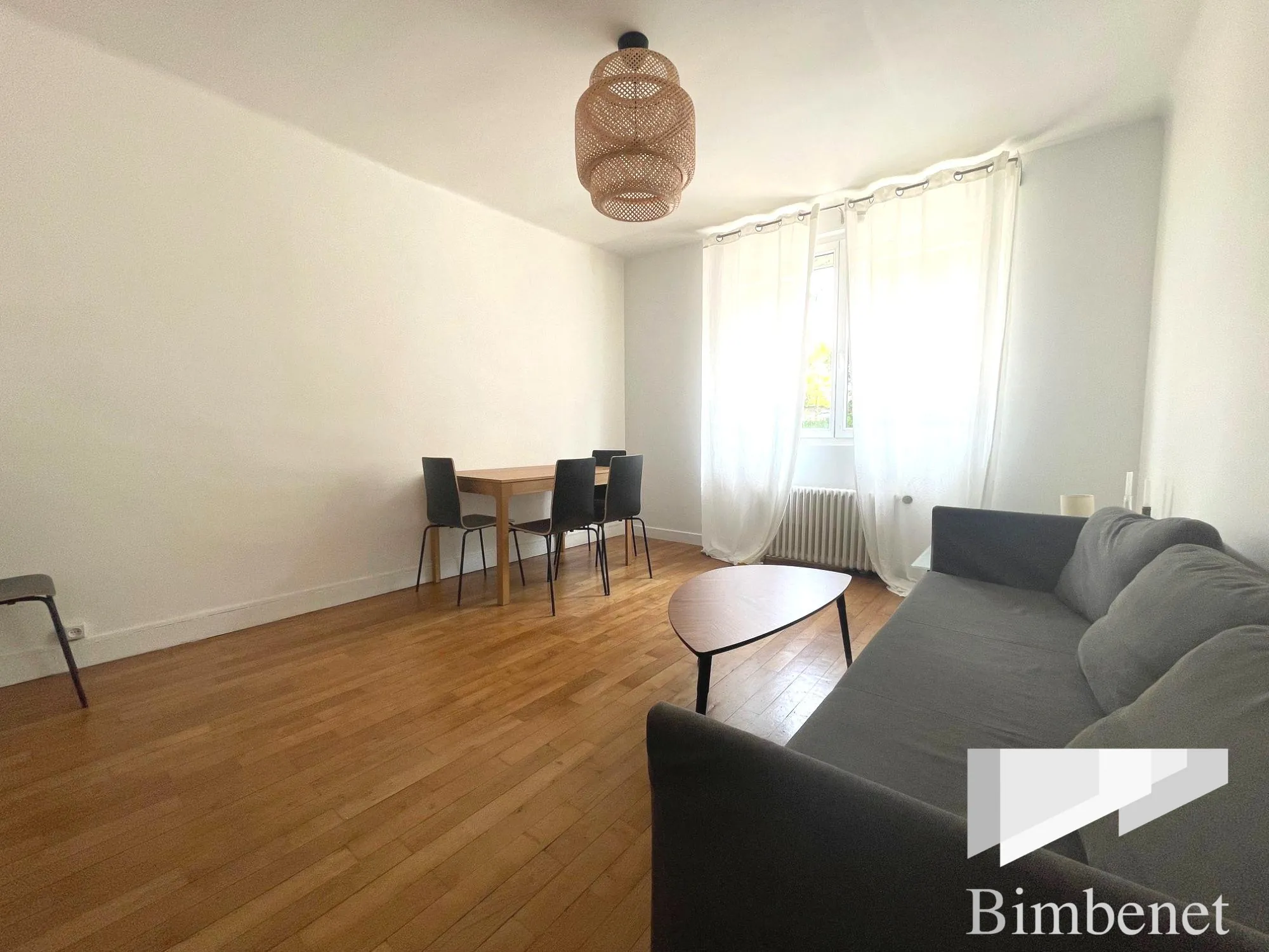 Appartement T3 rénové à vendre à Orléans, proche gare et commerces 