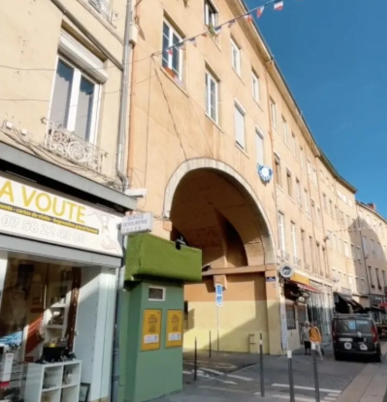 Appartement à vendre Lyon 7, Saint Michel, T2 loué avec kitchenette et salle d'eau 