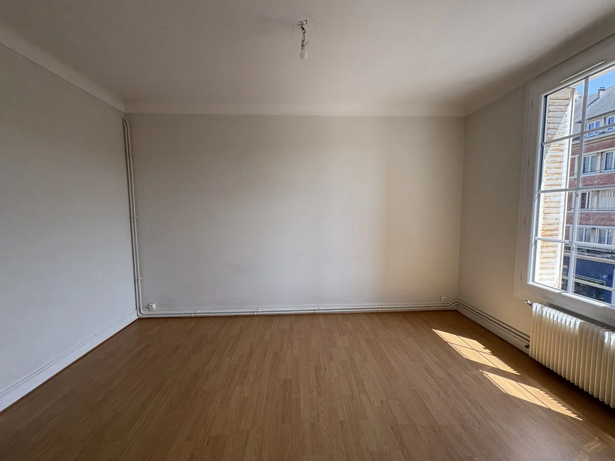Appartement à vendre au centre de Lisieux avec cave et faibles charges 