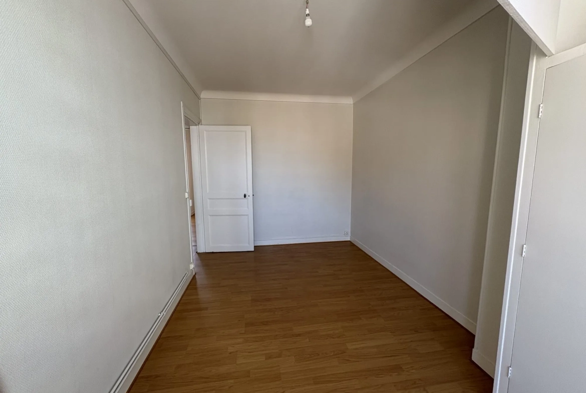 Appartement à vendre au centre de Lisieux avec cave et faibles charges 
