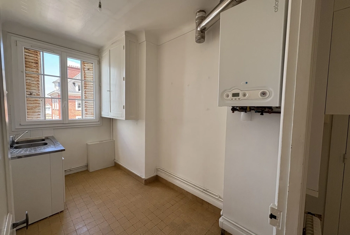 Appartement à vendre au centre de Lisieux avec cave et faibles charges 