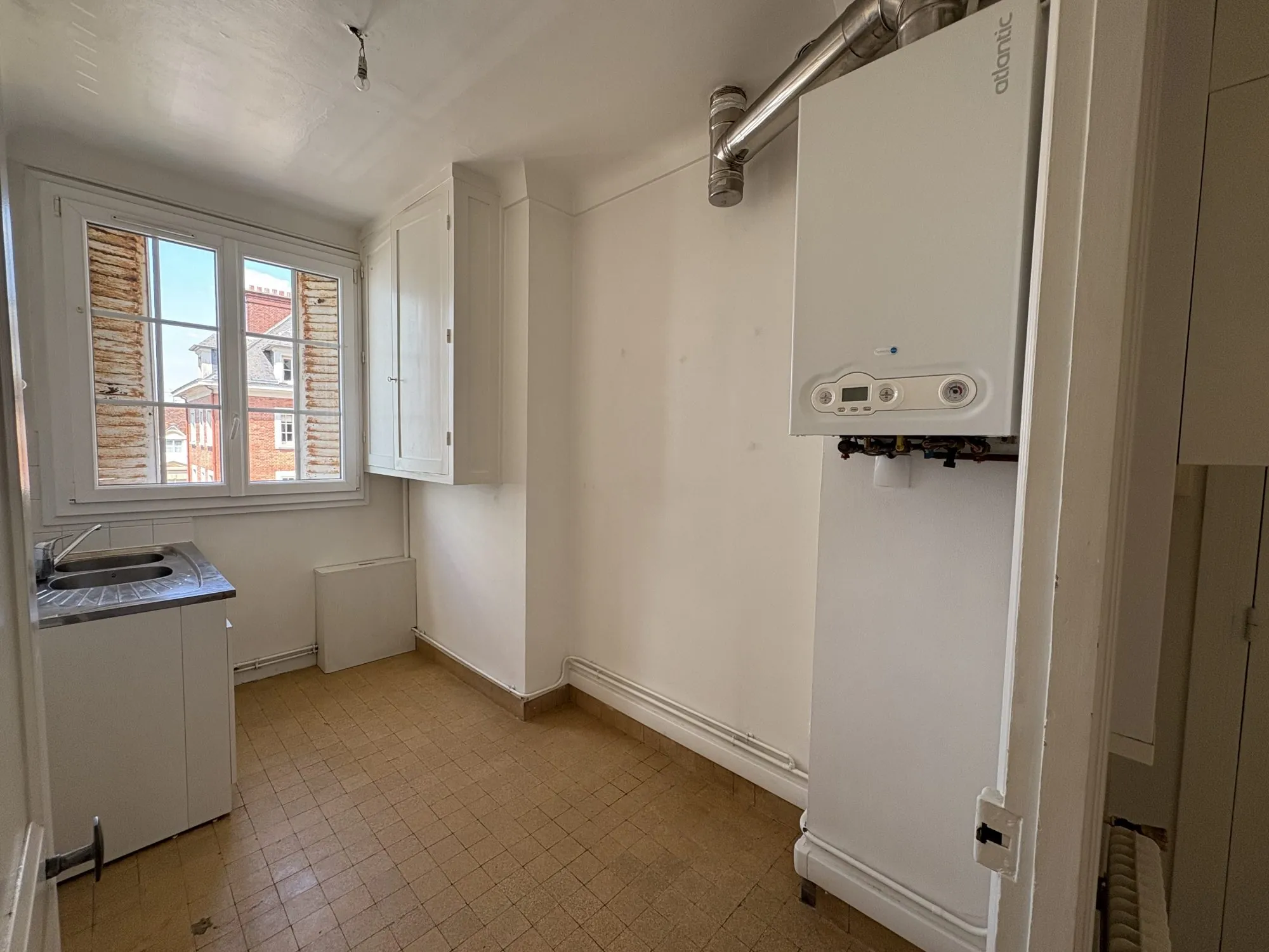 Appartement à vendre au centre de Lisieux avec cave et faibles charges 