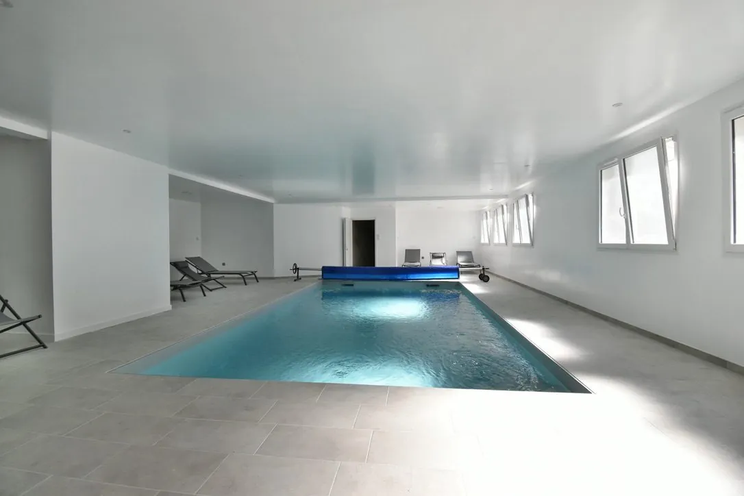 Appartement T2 rénové avec piscine à Rohan proche du canal de Nantes à Brest 