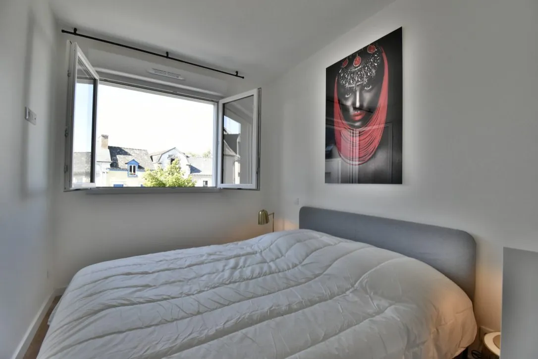 Appartement T2 rénové avec piscine à Rohan proche du canal de Nantes à Brest 