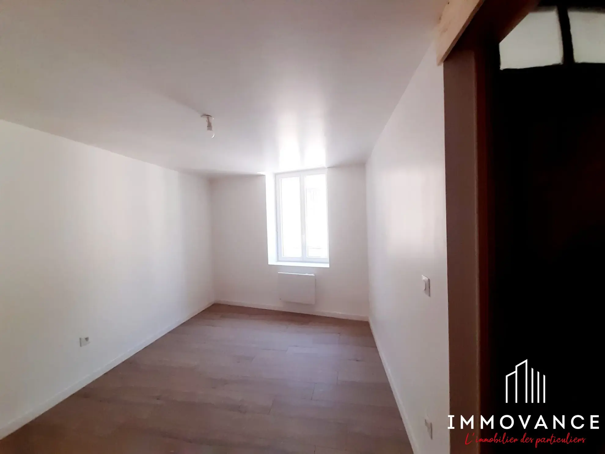 Maison de charme rénovée à Saint-Affrique avec 2 chambres, cave et modernités 