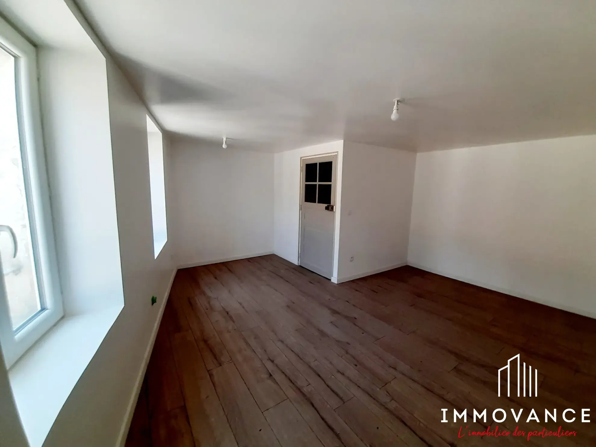 Maison de charme rénovée à Saint-Affrique avec 2 chambres, cave et modernités 