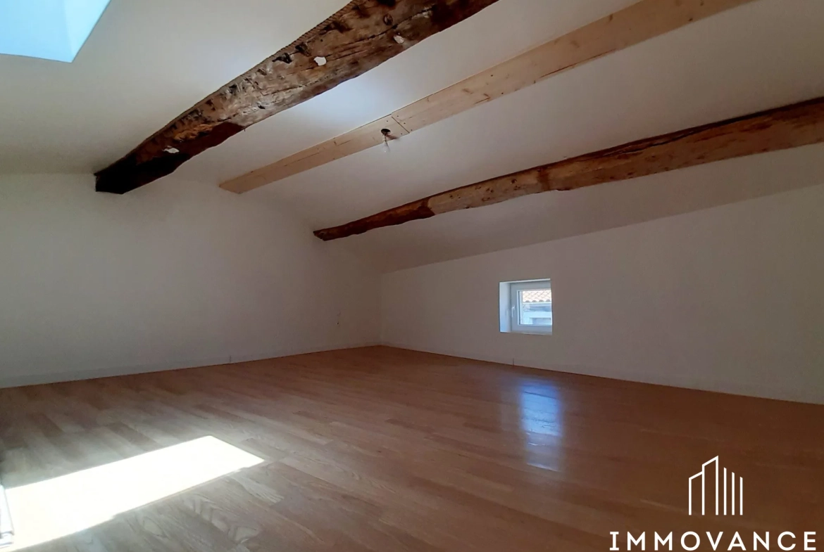 Maison de charme rénovée à Saint-Affrique avec 2 chambres, cave et modernités 