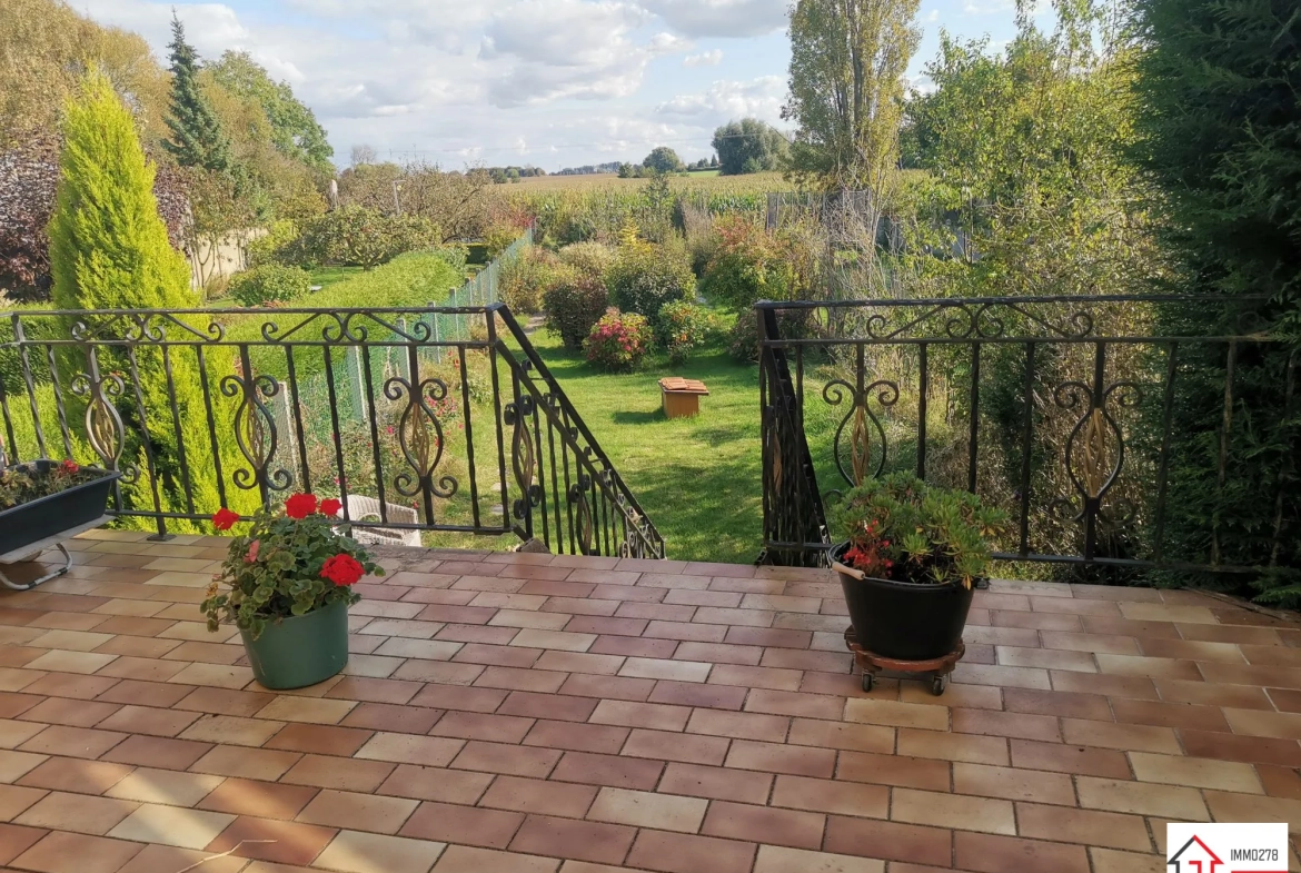 Maison mitoyenne à Oxelaëre près de Cassel – 114 m², jardin, calme 