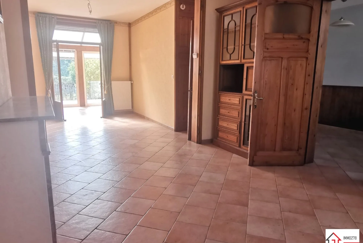Maison mitoyenne à Oxelaëre près de Cassel – 114 m², jardin, calme 