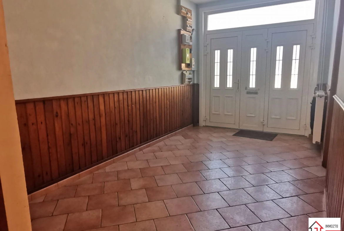 Maison mitoyenne à Oxelaëre près de Cassel – 114 m², jardin, calme 