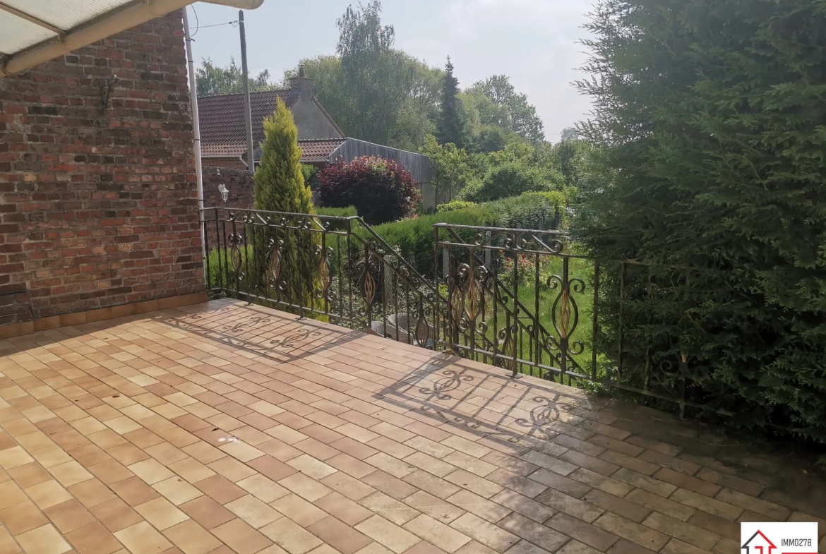 Maison mitoyenne à Oxelaëre près de Cassel – 114 m², jardin, calme 