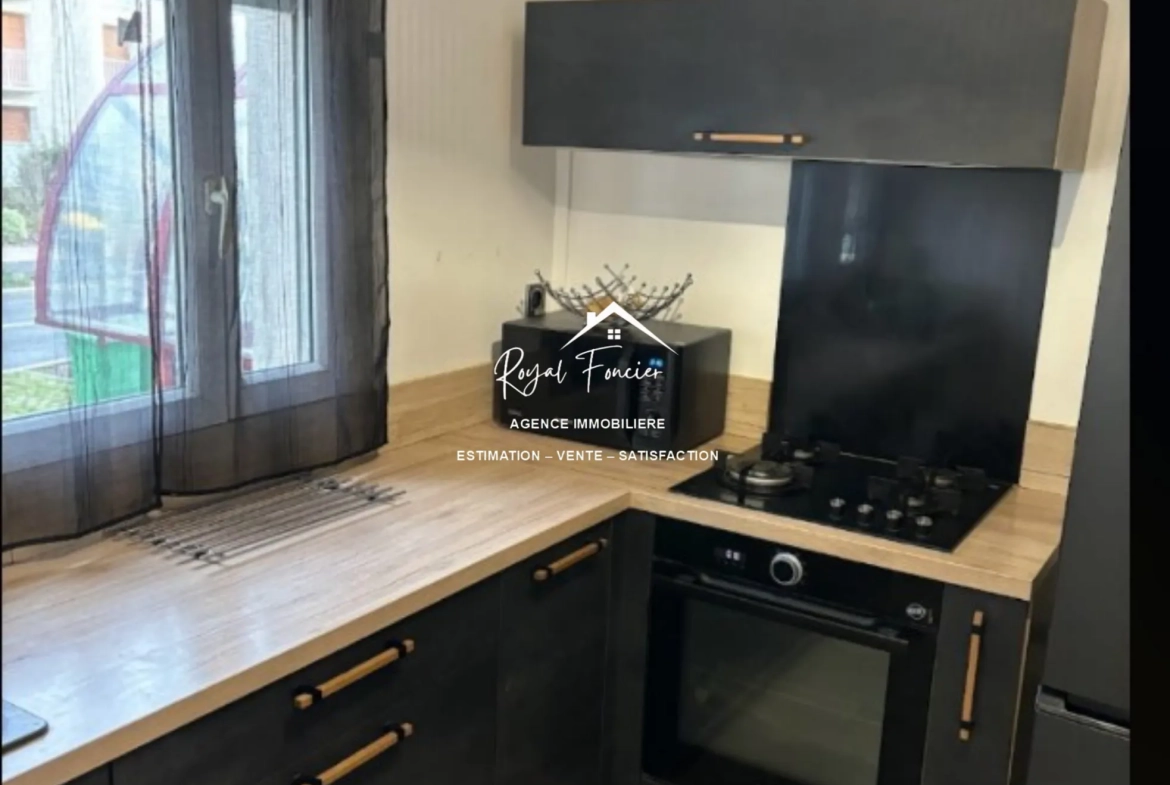 Cuisine A et E (loué meublé) Appartement T4 à vendre à Châtellerault - 82 m², proche centre-ville 