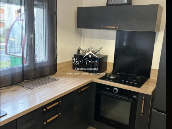 Cuisine A et E (loué meublé) Appartement T4 à vendre à Châtellerault - 82 m², proche centre-ville