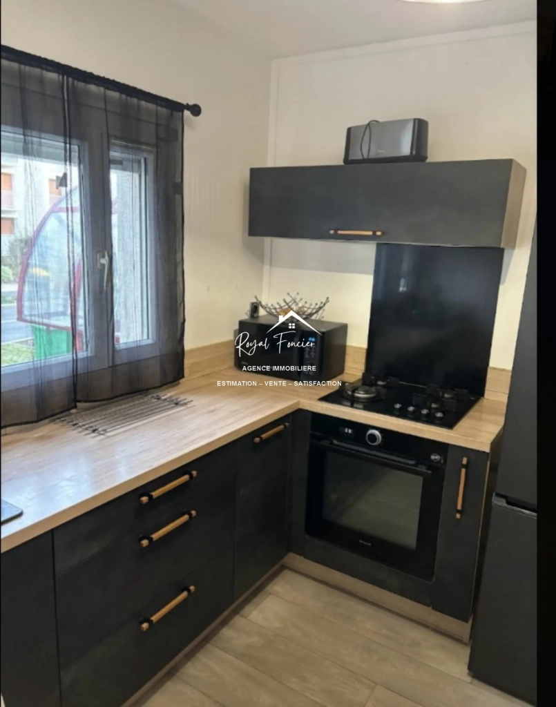 Cuisine A et E (loué meublé) Appartement T4 à vendre à Châtellerault - 82 m², proche centre-ville