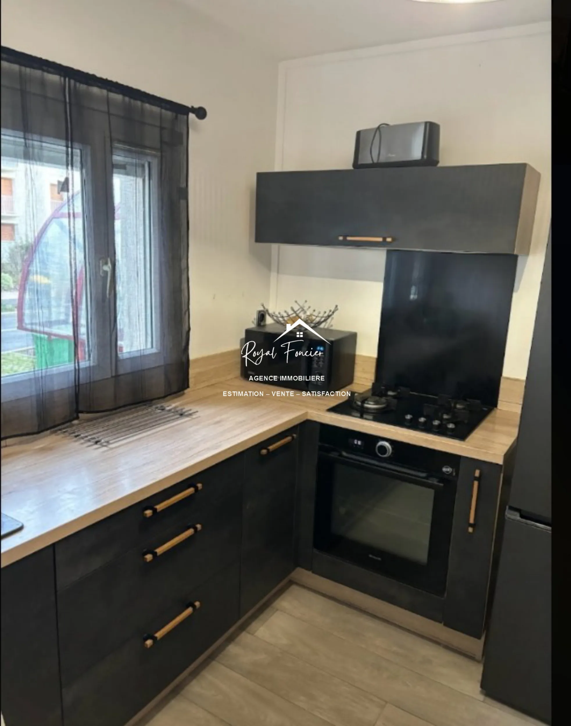 Cuisine A et E (loué meublé) Appartement T4 à vendre à Châtellerault - 82 m², proche centre-ville 