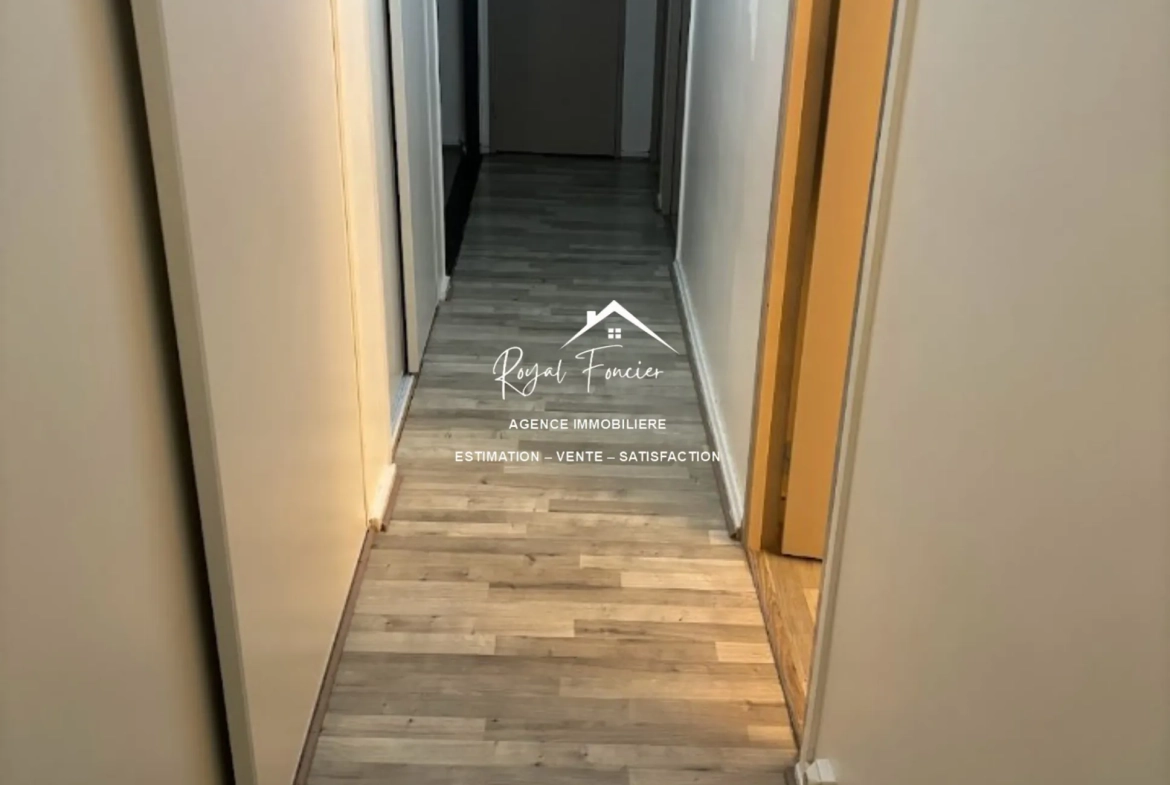 couloir  Appartement T4 à vendre à Châtellerault - 82 m², proche centre-ville 