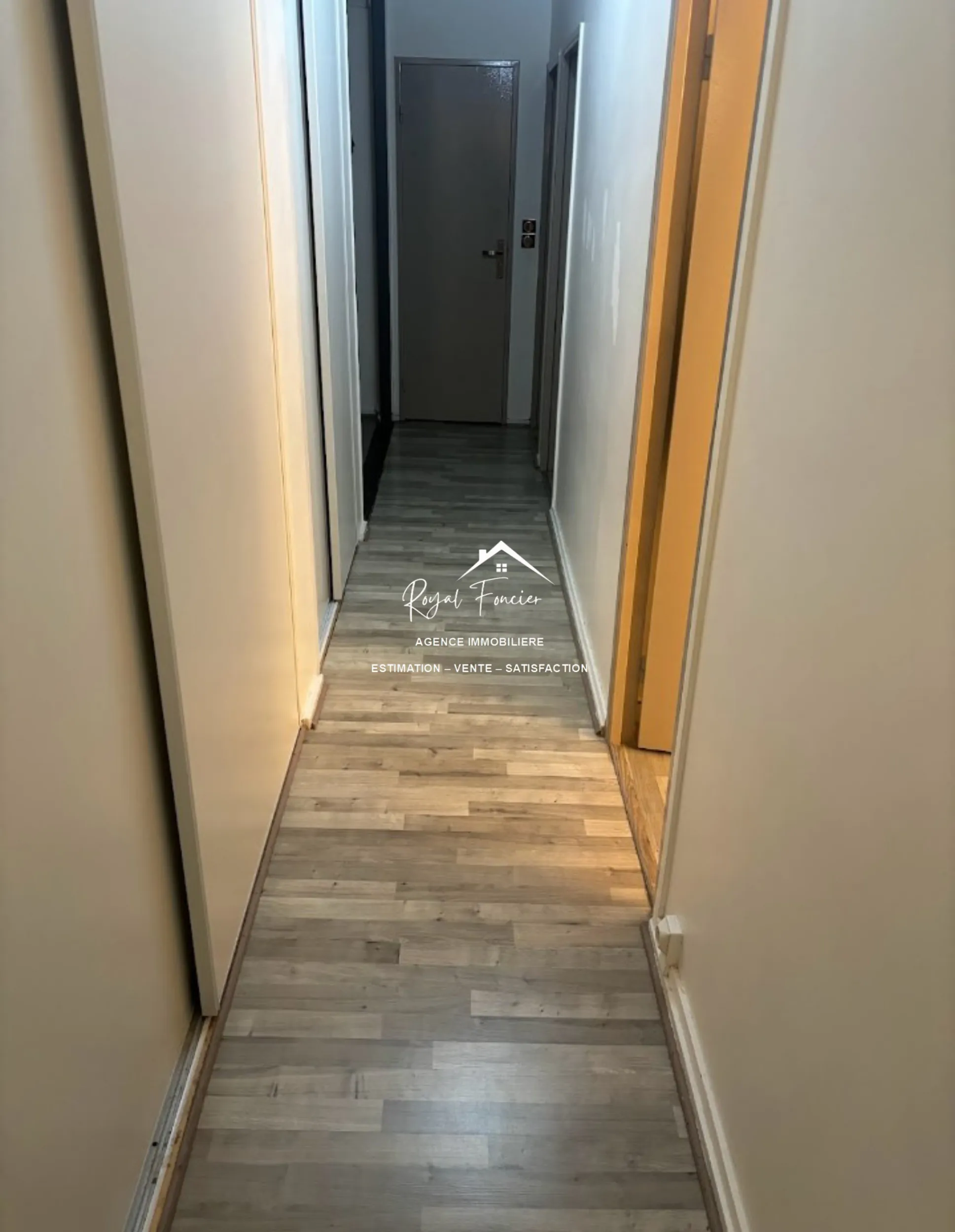 couloir  Appartement T4 à vendre à Châtellerault - 82 m², proche centre-ville 