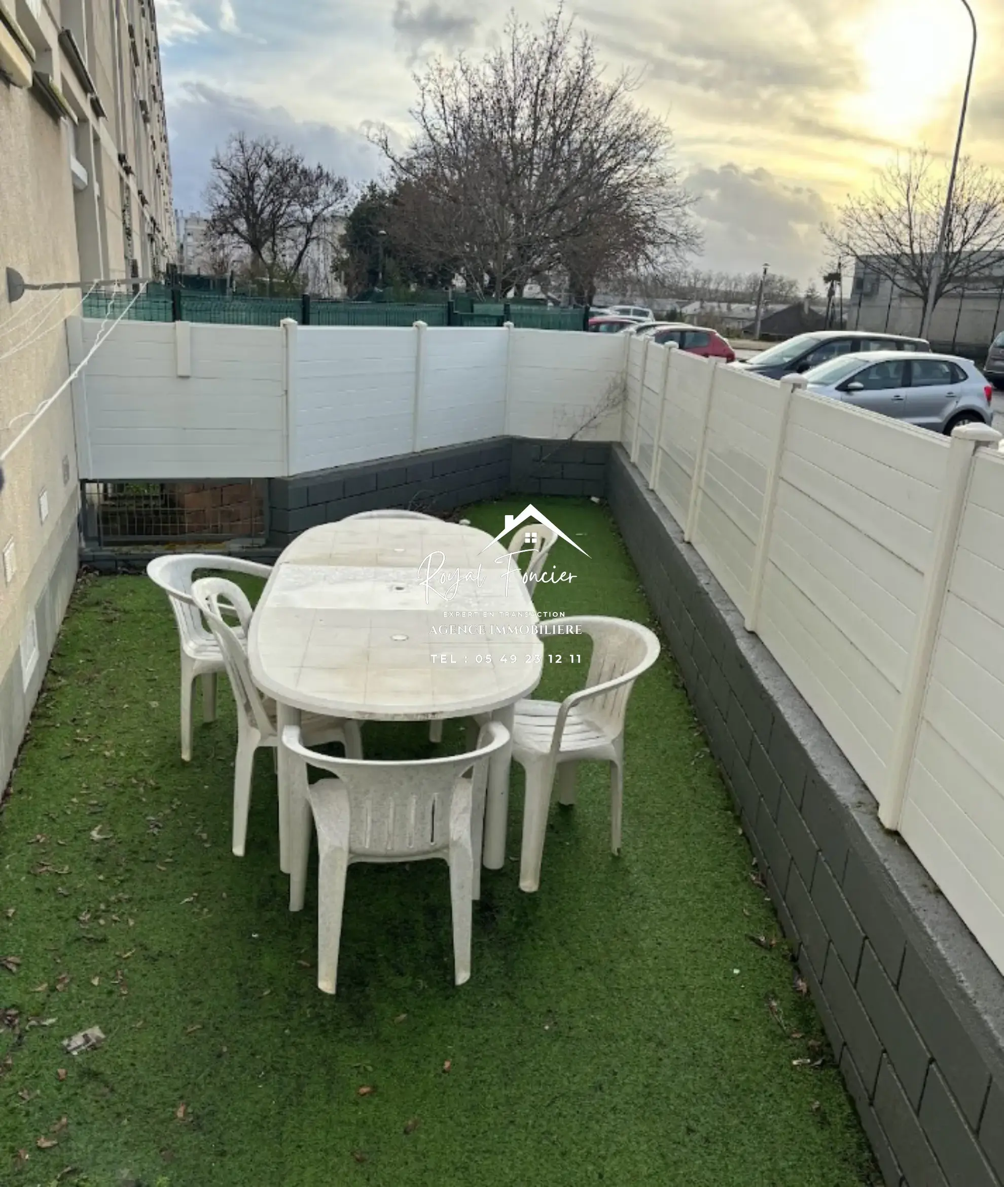 Espace extérieur : jardinet  Appartement T4 à vendre à Châtellerault - 82 m², proche centre-ville 