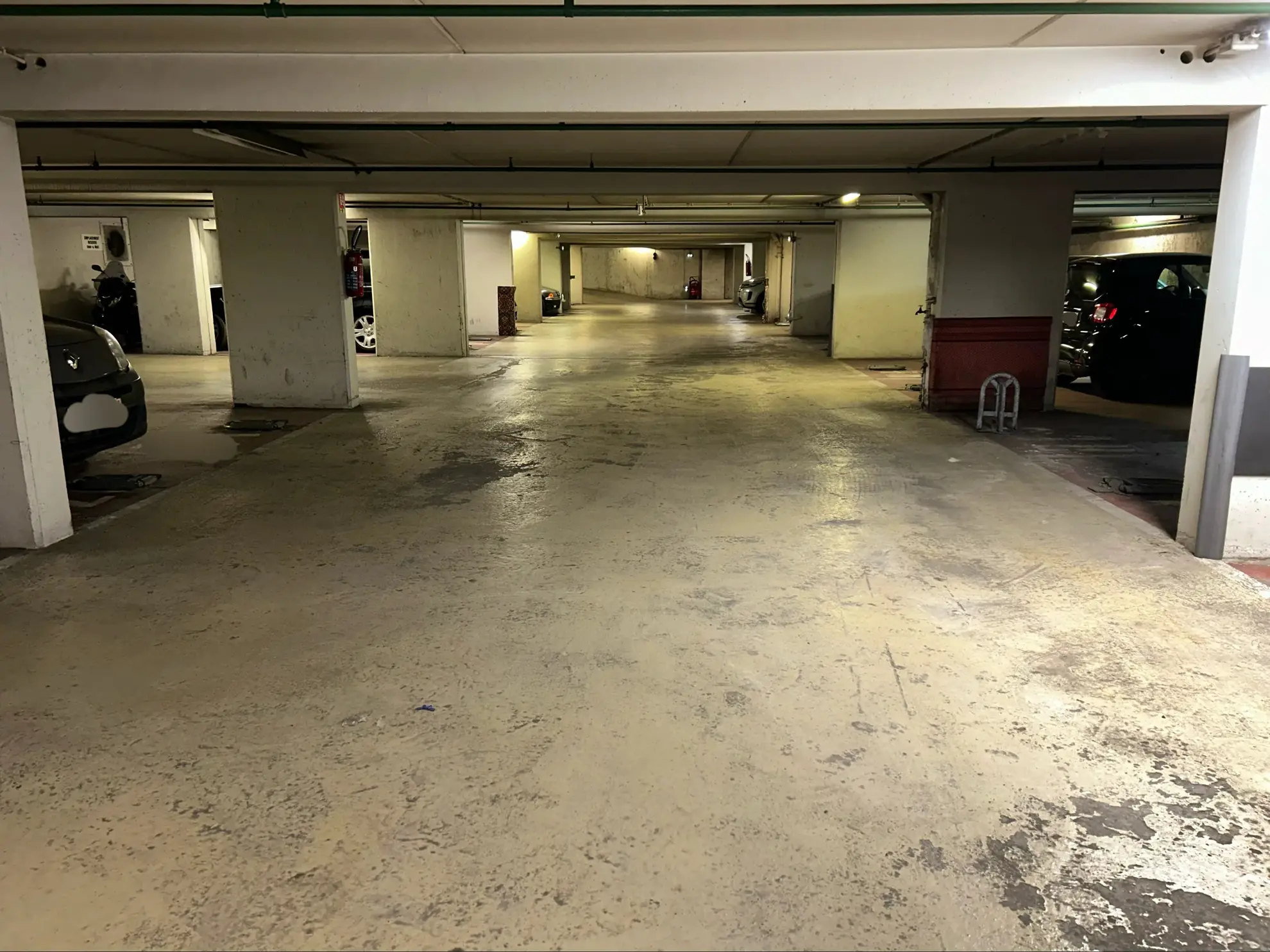 Parking sécurisé 14m² Rue de Berri, Paris 8e, proche métro 