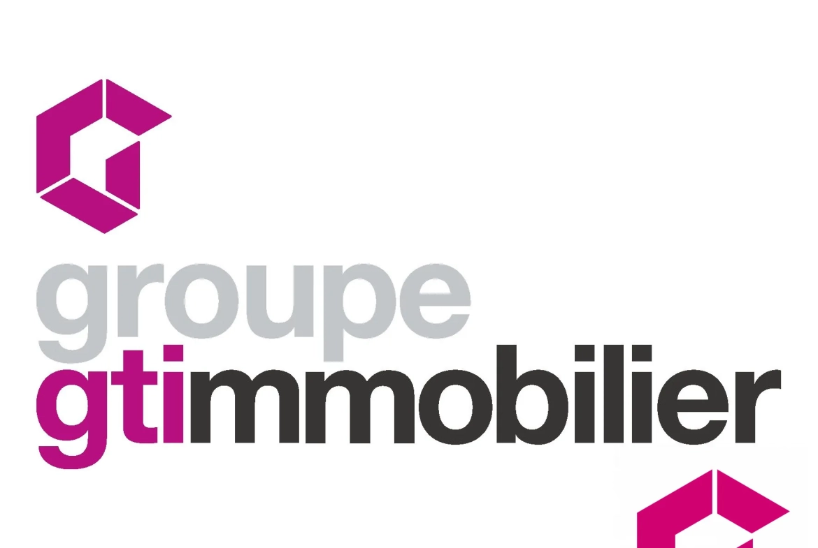 Terrain constructible de 2500 m² à Saint-Pal-de-Chalencon avec vue dégagée 