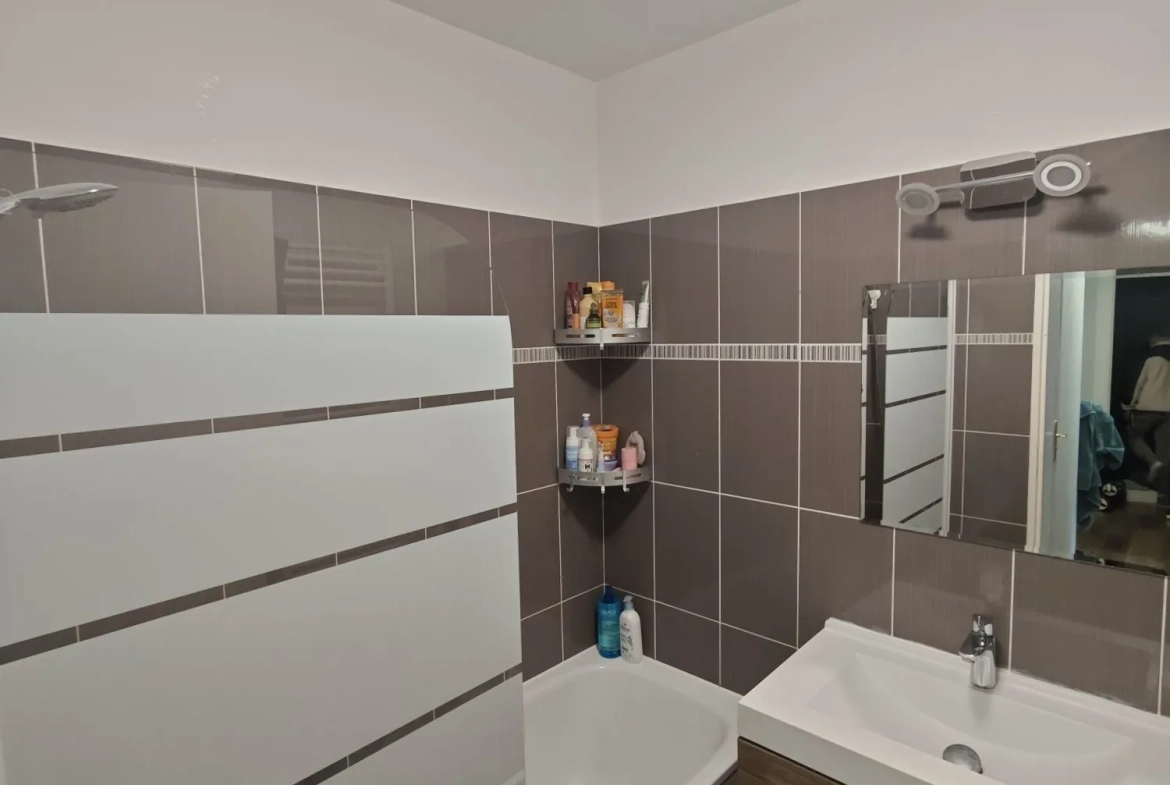 Appartement 3 pièces sécurisé avec parking à Évry-Courcouronnes 