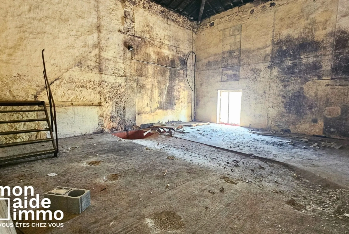 Maison de ville à rénover de 120 m² à Naujan et Postiac avec cour et parking privé 