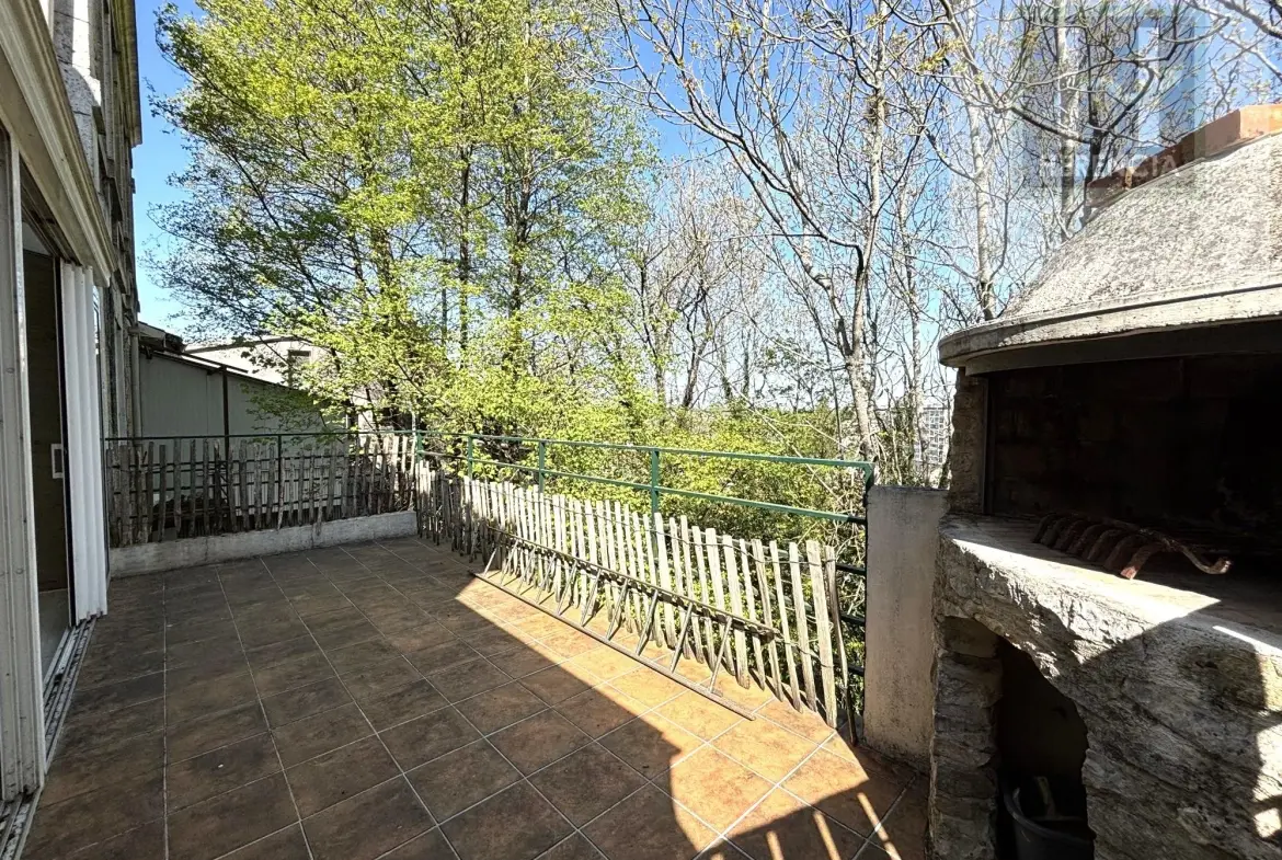 Belle maison à Angoulême de 129 m² proche gare et centre-ville avec terrasse 