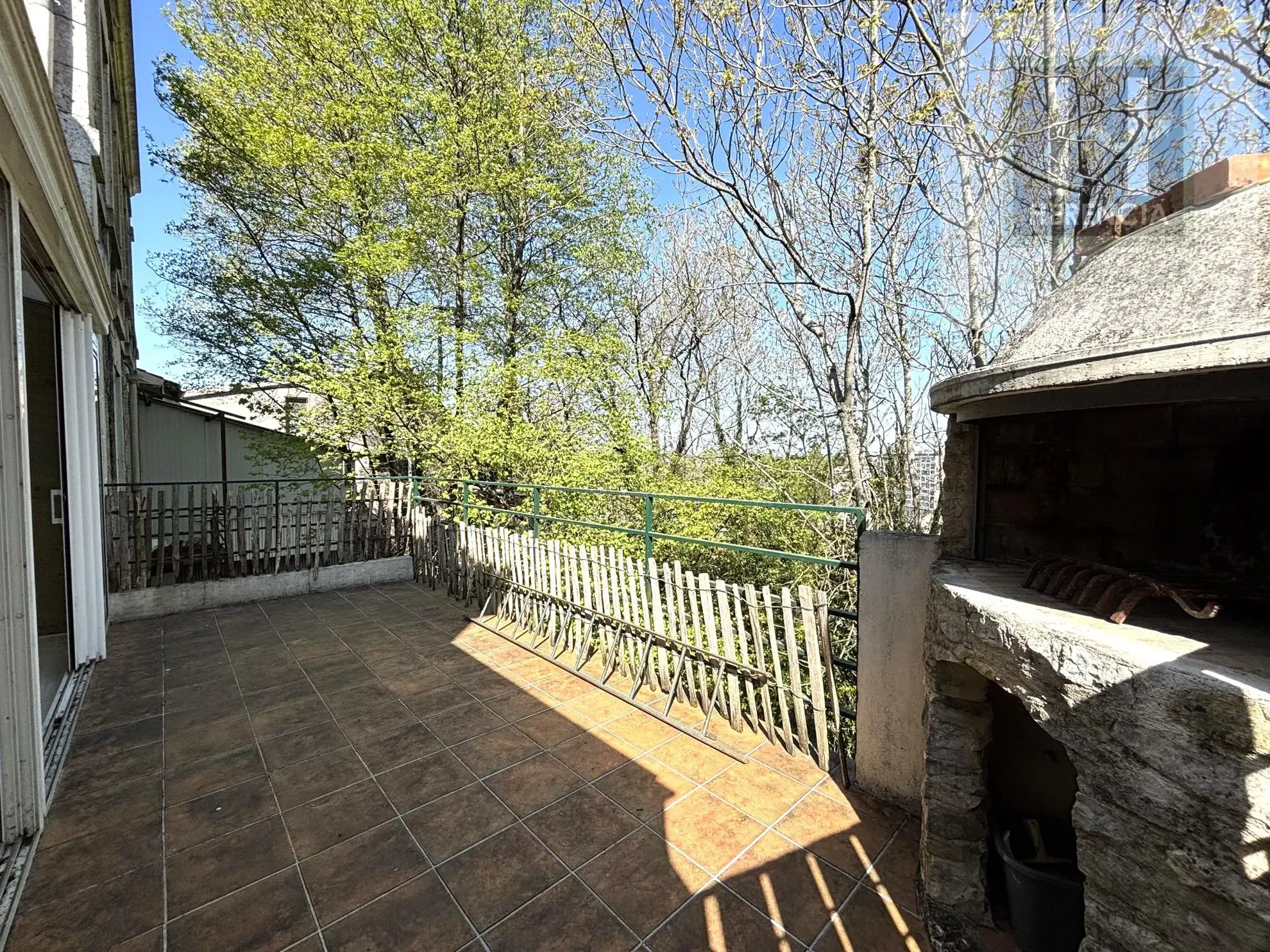 Belle maison à Angoulême de 129 m² proche gare et centre-ville avec terrasse 
