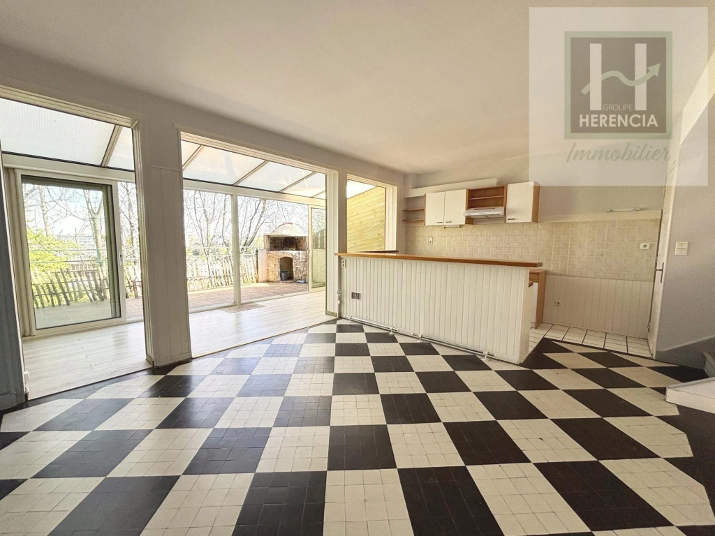 Belle maison à Angoulême de 129 m² proche gare et centre-ville avec terrasse