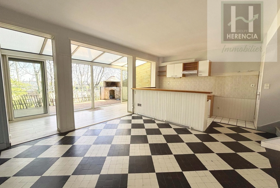 Belle maison à Angoulême de 129 m² proche gare et centre-ville avec terrasse 