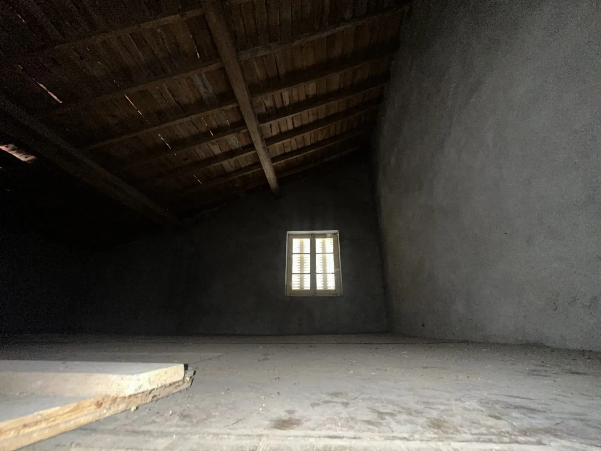 Maison à rénover avec grange à Perigneux - Charmant potentiel architectural 