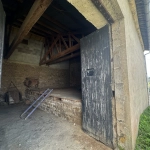 Maison à rénover avec grange à Perigneux - Charmant potentiel architectural