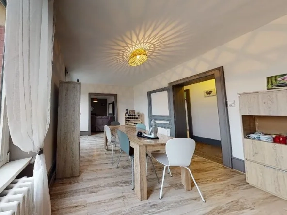 Appartement T5 lumineux à Héricourt avec terrasse en bord de l'eau